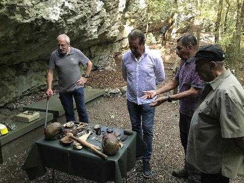 Un momento del sopralluogo effettuato dall’assessore all’Ambiente ed energia, Fabio Scoccimarro, all'abisso di Trebiciano, alla Grotta nera di Basovizza e ad una caverna inquinata dell'area carsica.